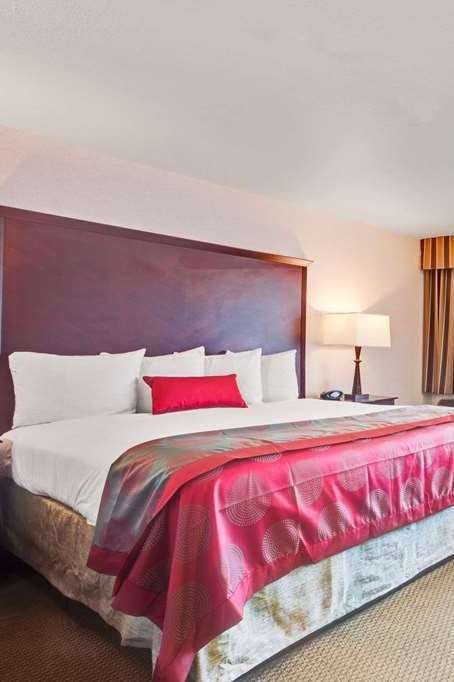 Hotel Ramada by Wyndham Tukwila Southcenter photo 1