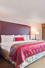 Hotel Ramada Tukwila Southcenter photo 1