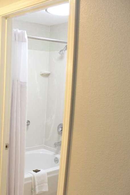 Hotel Wingate Savannah I-95 North photo 3