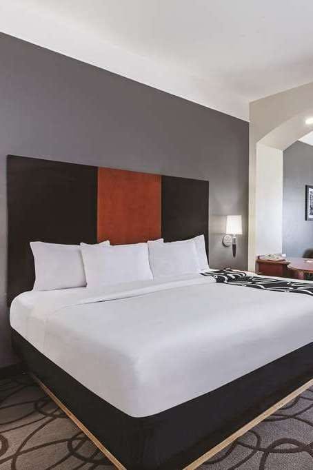 Hotel La Quinta Inn & Suites by Wyndham Granbury photo 1