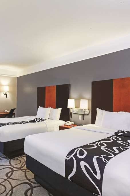 Hotel La Quinta Inn & Suites by Wyndham Granbury photo 2