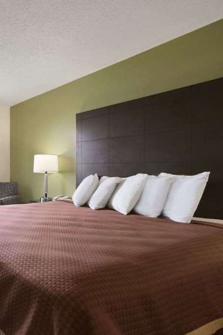 Hotel Super 8 by Wyndham Saginaw photo 1