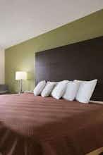 Hotel Super 8 by Wyndham Saginaw photo 1
