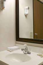 Hotel Super 8 by Wyndham Saginaw photo 4