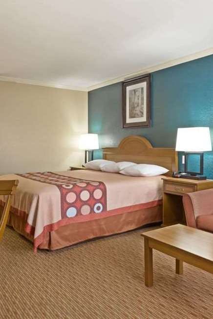 Hotel Super 8 by Wyndham Covington photo 1