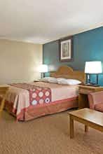 Hotel Super 8 by Wyndham Covington photo 1