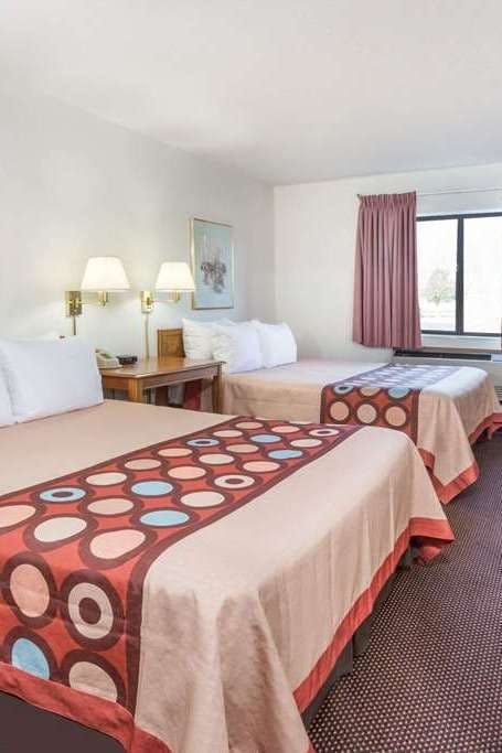 Hotel Super 8 by Wyndham Du Quoin photo 2