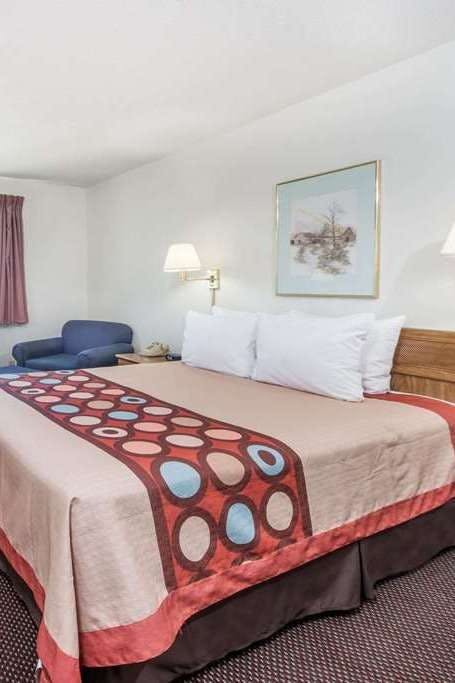 Hotel Super 8 by Wyndham Du Quoin photo 1