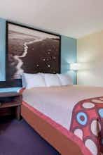 Hotel Super 8 by Wyndham College Station photo 1