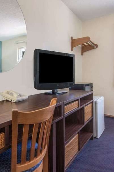 Hotel Super 8 by Wyndham College Station photo 3