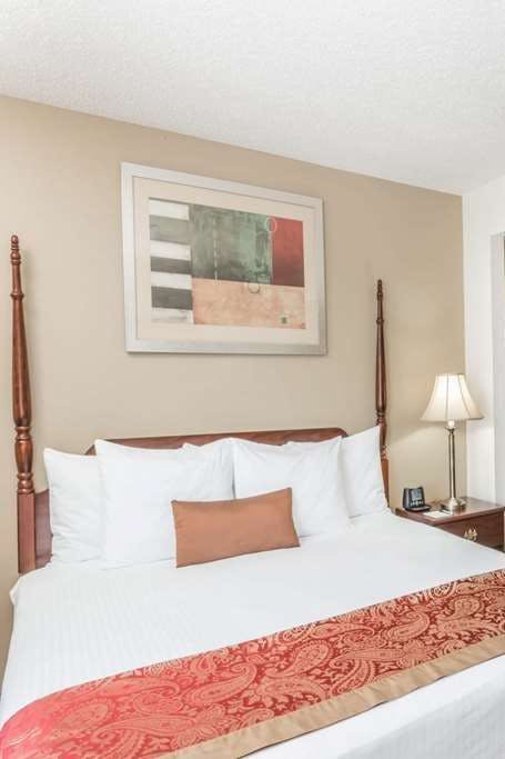 Hotel Wingate by Wyndham DFW / North Irving photo 1