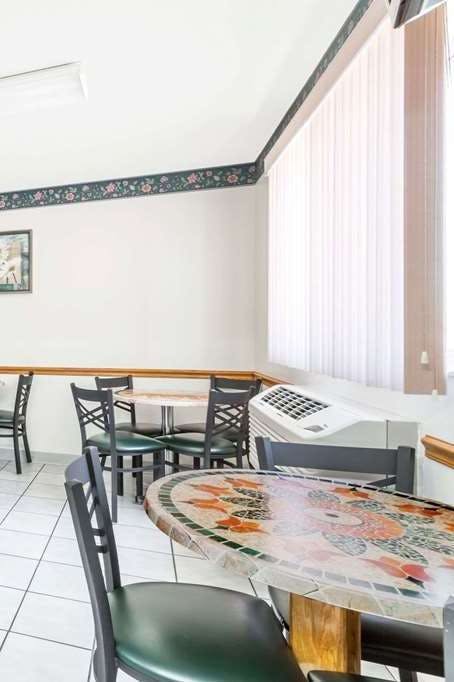 Hotel Super 8 by Wyndham Ogallala photo 5