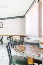 Hotel Super 8 by Wyndham Ogallala photo 5