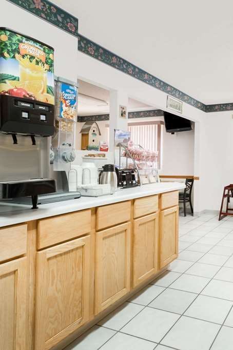 Hotel Super 8 by Wyndham Ogallala photo 4