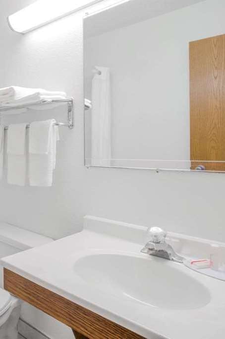 Hotel Super 8 by Wyndham Appomattox VA photo 4