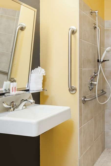 Hotel Microtel Inn & Suites by Wyndham Dickson City/Scranton photo 4