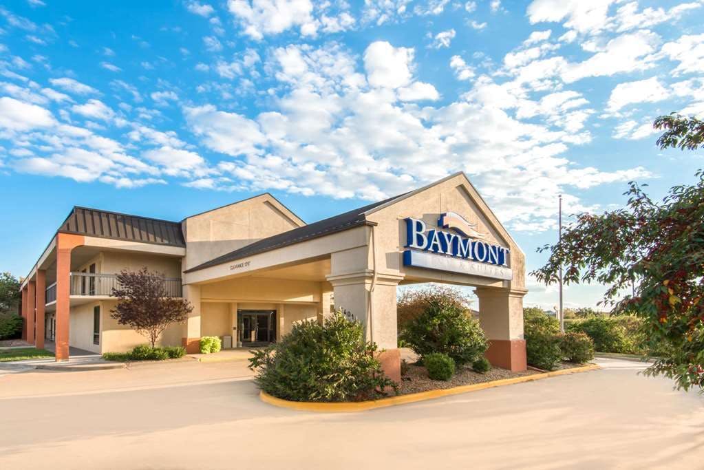 Baymont I S Topeka