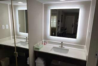 Hotel Baymont I S Topeka photo 1