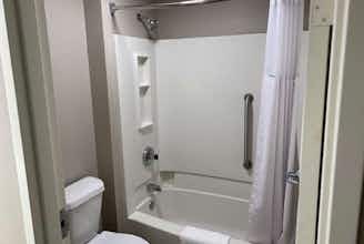 Hotel Baymont I S Topeka photo 3