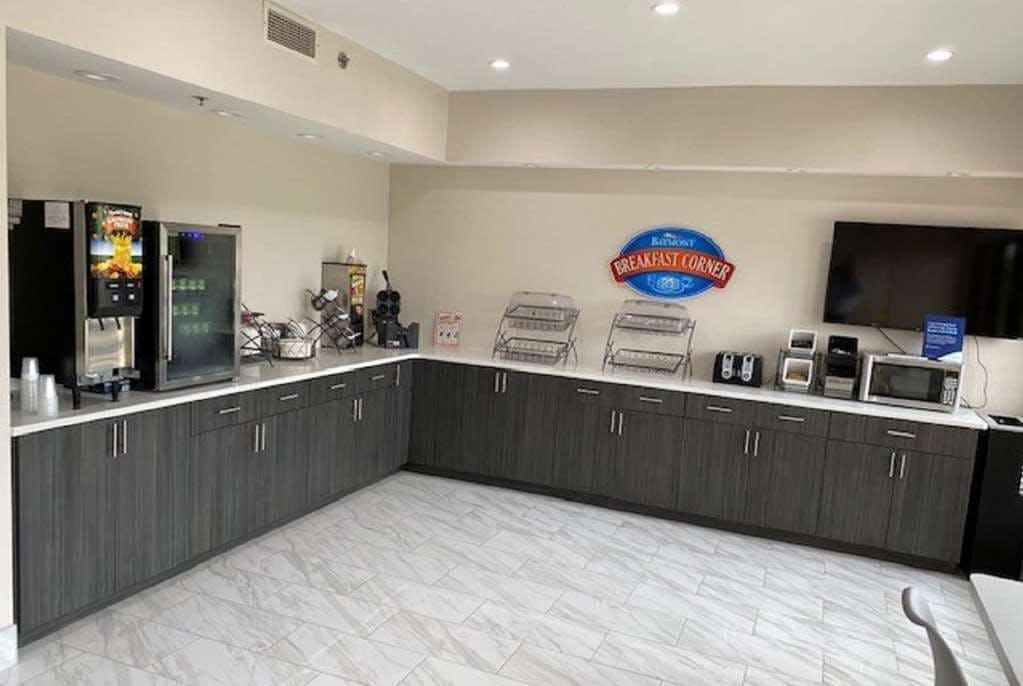 Hotel Baymont I S Topeka photo 4