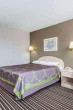 Hotel Super 8 Commerce GA photo 1