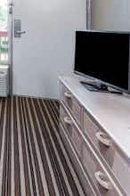 Hotel Super 8 Commerce GA photo 3