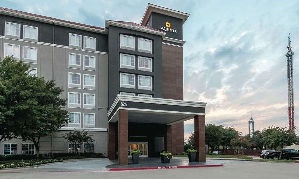 La Quinta Inn & Suites by Wyndham Arlington North 6 Flags Dr