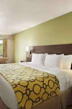 Hotel Baymont by Wyndham Kingsland photo 2