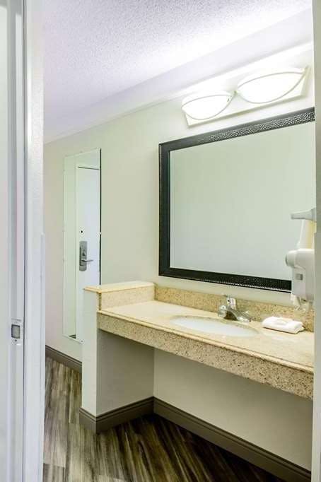 Hotel La Quinta Inn Ste Baytown E photo 5