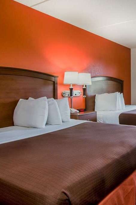 Hotel AmericInn Chamberlain photo 2