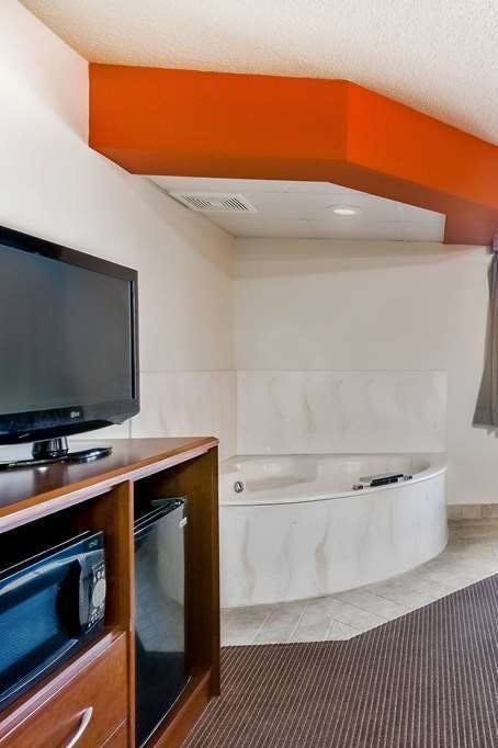 Hotel AmericInn Chamberlain photo 3