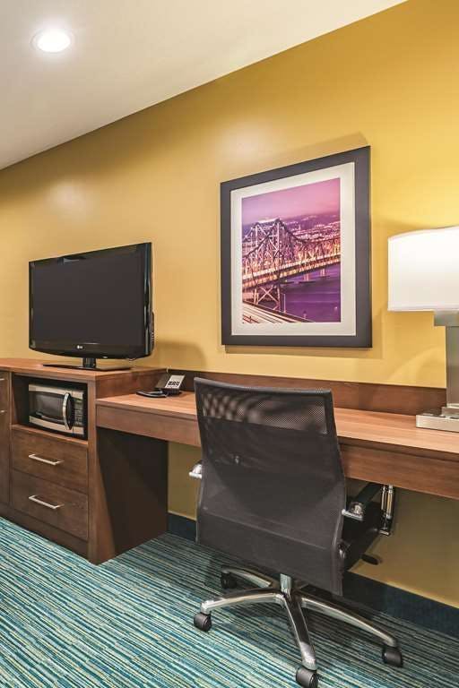 Hotel La Quinta Inn Ste SFO AP West photo 5