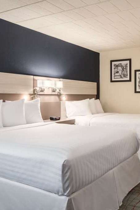 Hotel Ramada by Wyndham Indiana photo 2