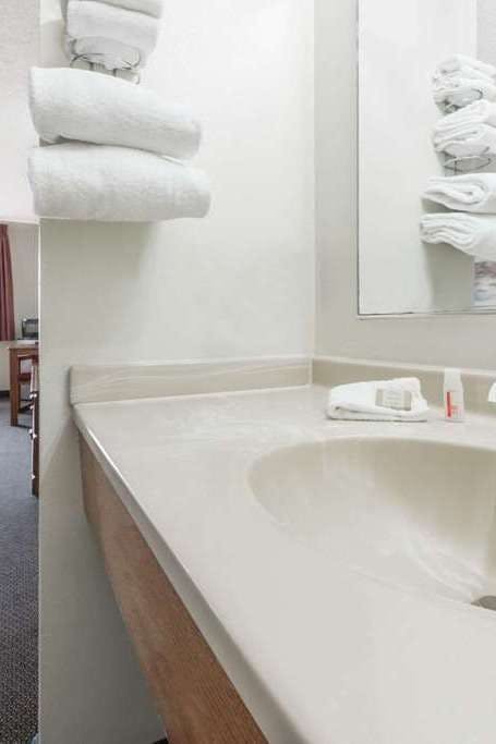 Hotel Super 8 by Wyndham Smithville/Kansas City photo 4