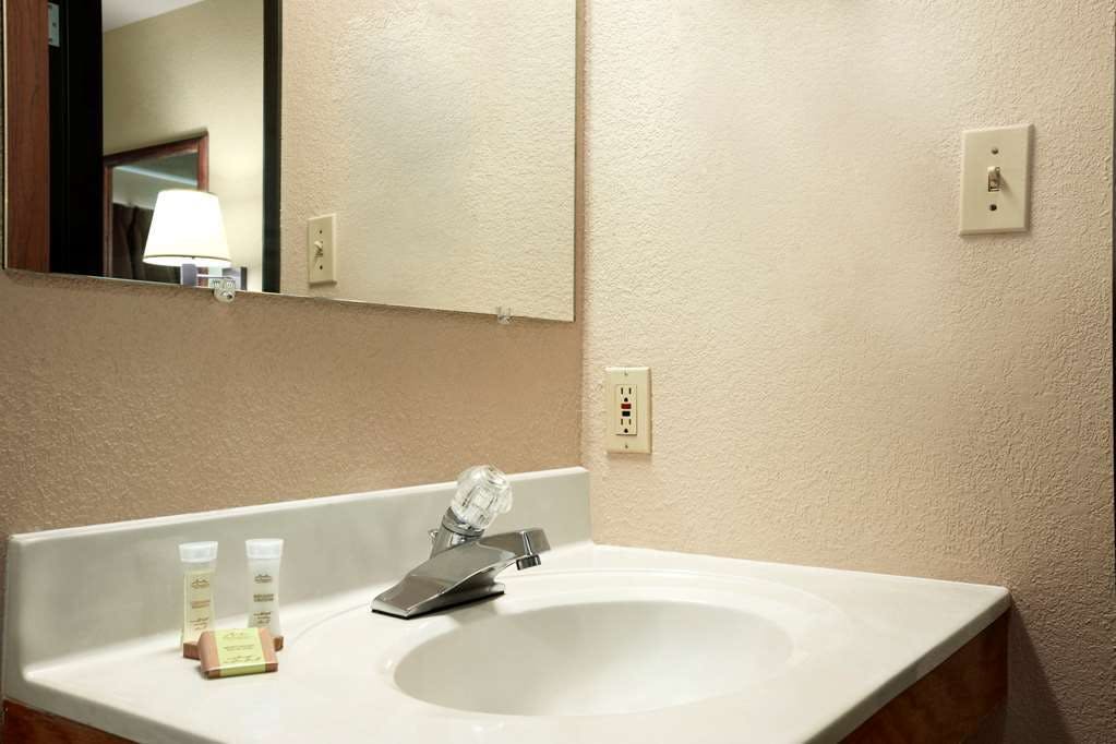 Hotel Super 8 Macon photo 3