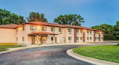 Super 8 by Wyndham Blair