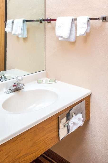 Hotel Super 8 by Wyndham Blair photo 4