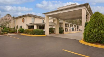 Super 8 by Wyndham Lancaster