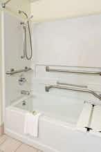 Hotel Super 8 Windsor photo 3