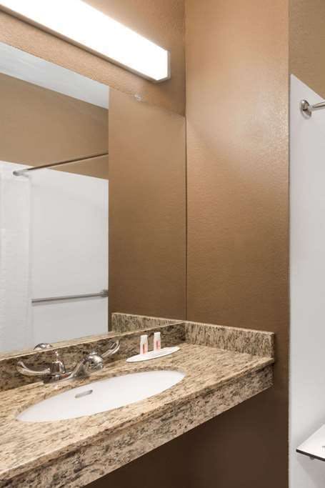 Hotel Microtel Inn & Suites by Wyndham Midland photo 4