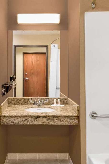 Hotel Microtel Inn & Suites by Wyndham Midland photo 5