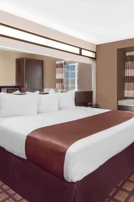 Hotel Microtel Inn & Suites by Wyndham Midland photo 2
