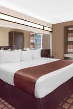 Hotel Microtel Midland photo 2
