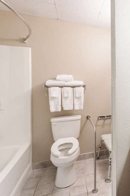 Hotel Baymont Inn Suites Kokomo photo 3