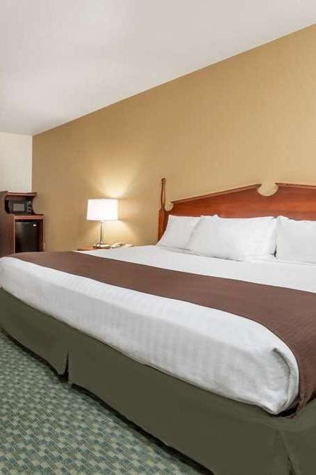 Hotel Baymont Inn Suites Kokomo photo 1