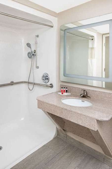 Hotel Ramada by Wyndham Alpharetta/Atlanta North photo 4