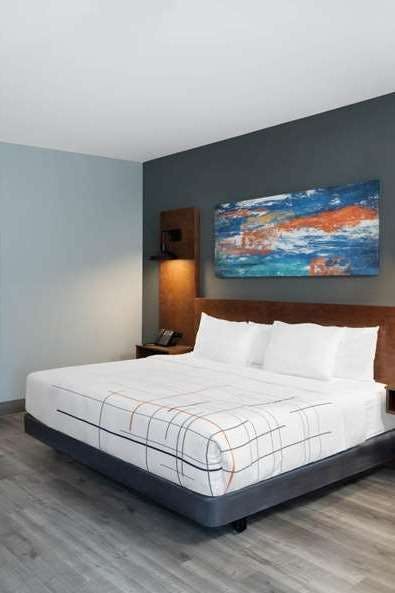 Hotel La Quinta Inn & Suites by Wyndham Louisville NE/Old Henry Rd photo 2