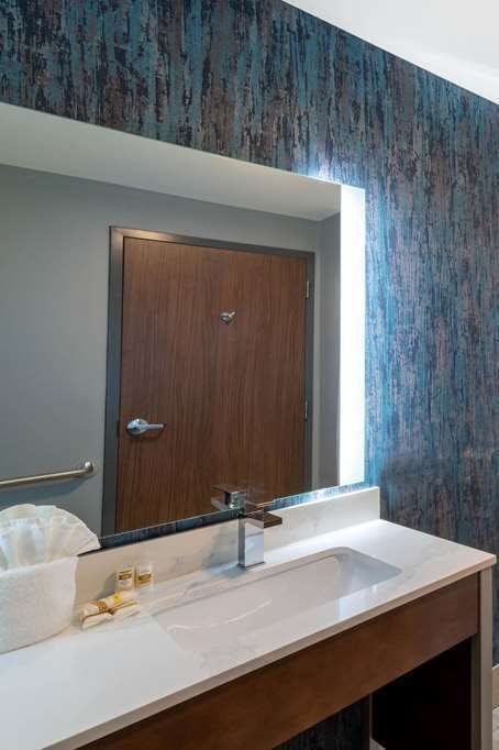 Hotel La Quinta Inn & Suites by Wyndham Louisville NE/Old Henry Rd photo 5