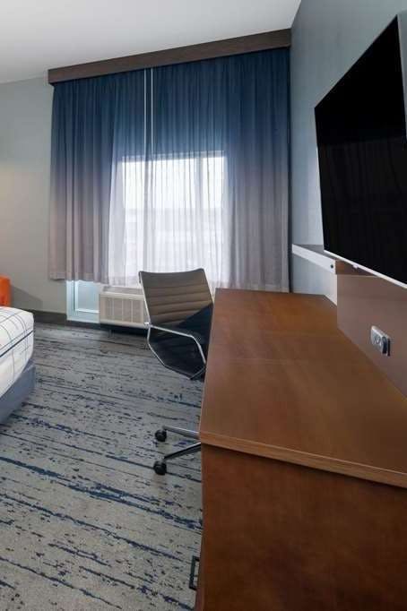 Hotel La Quinta Inn & Suites by Wyndham Louisville NE/Old Henry Rd photo 4