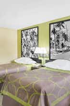 Hotel Super 8 by Wyndham Sarasota Near Siesta Key photo 2